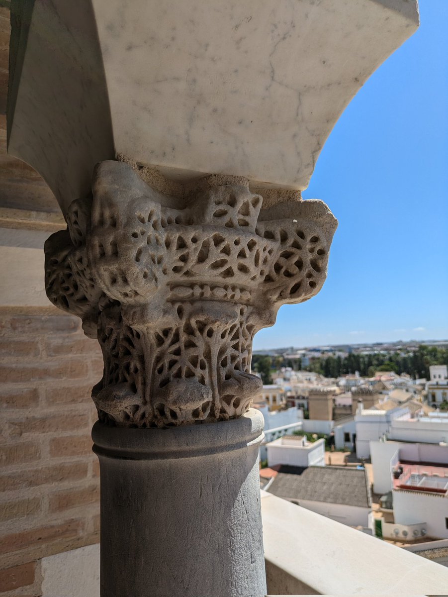 MdoloresBarral's tweet photo. A estética islámica dun capitel corintio (II)... #Giralda #almohade #spoliaomeya💙 https://t.co/lhMFqGzU1E