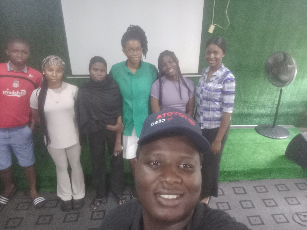 Dl4AllCds_Lagos's tweet photo. On 02/09/24 we had a physical training with the YNEET's
In line with the @onthejob_ng program structured for "Youths not in Employment, Education or Training"
Ass.mentorship team lead @Hundeyinfm was the trainer for the event.
#itsUp2Youth
#DigitalOnboardersCDS
@MindThe_GapNG https://t.co/qXE9aNSpFL