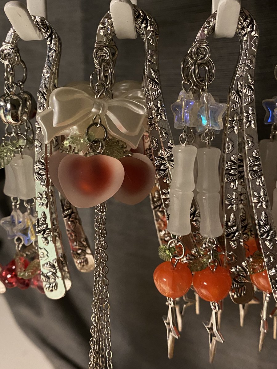 ตั้งแผงขายคับ ซื้อตอนนี้พร้อมส่ง 
ก่อนเตรียมตัวไปลงหน้าร้านif ที่mbk 🥀✨