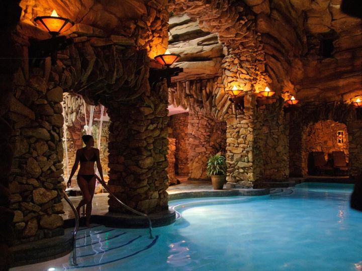 TravelInTheStar's tweet photo. This Retreat Might Have the Best Cave Pool We've Seen 🖤🏊 https://t.co/tSowLvGVLl https://t.co/Efm2b5cWC6