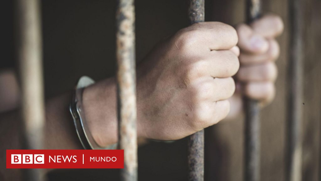 EDGARJOSEROJAS's tweet photo. "Mi hijo se pasa el día llorando y les da su comida a otros presos porque ya no quiere comer": el testimonio de la madre de uno de los más de 100 adolescentes detenidos tras las elecciones en Venezuela https://t.co/klKUplrLeA https://t.co/680CFiTnwA