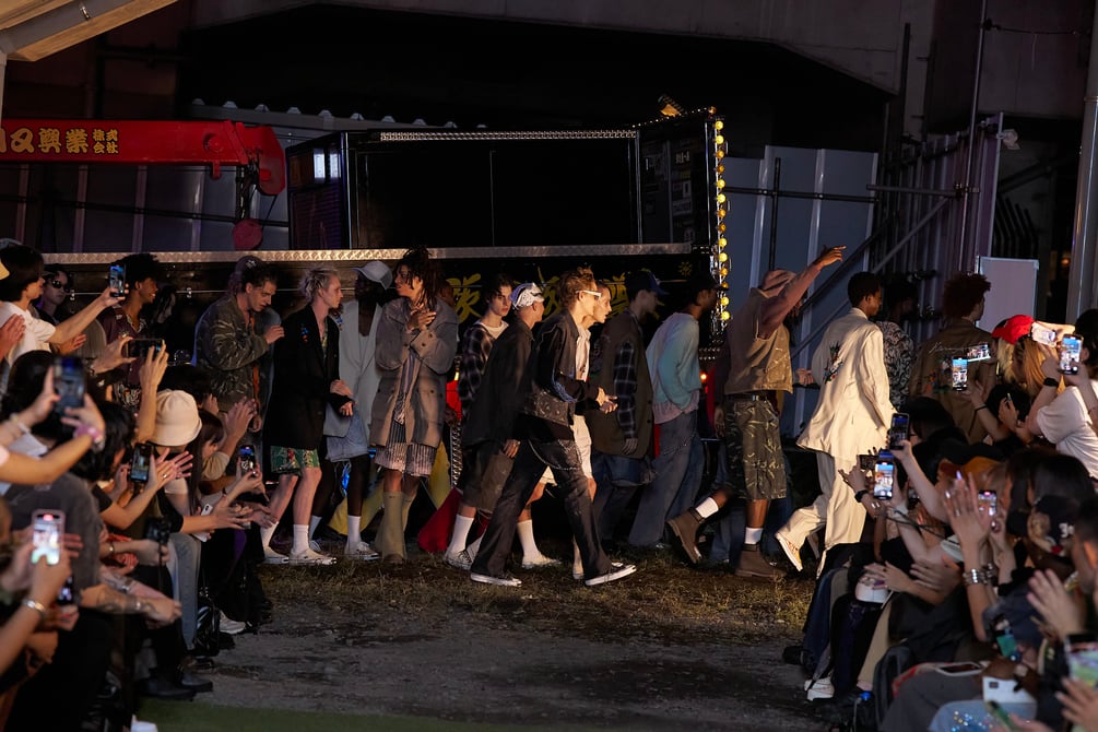 streeeeeeets's tweet photo. KAMIYA コレクション: 神谷康司がディレクターを務める「カミヤ（KAMIYA）」が、「Rakuten Fashion Week TOKYO 2025 S/S」でランウェイショーを開催し、2025年春夏コレクションを発表した。 … https://t.co/XlAT9loRsW https://t.co/xxlr3TdbF9