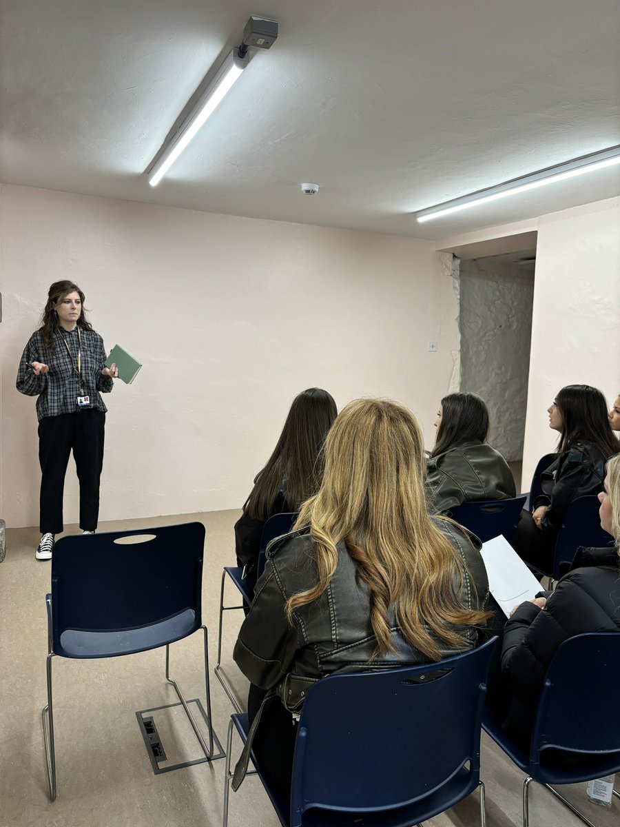 BathAcadML's tweet image. Pupils were lucky enough to hear from a variety of @edinburghcastle staff who spoke about their career pathway in the tourism industry and the skills and qualities needed. @WLCDYW @BathAcadNews #DYW