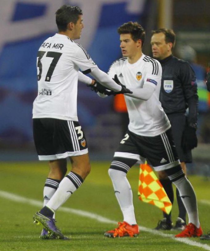LEMARISMO__'s tweet photo. Rafa Mir y Santi Mina en los partidillos de la cárcel: https://t.co/1YZgDFT6Us