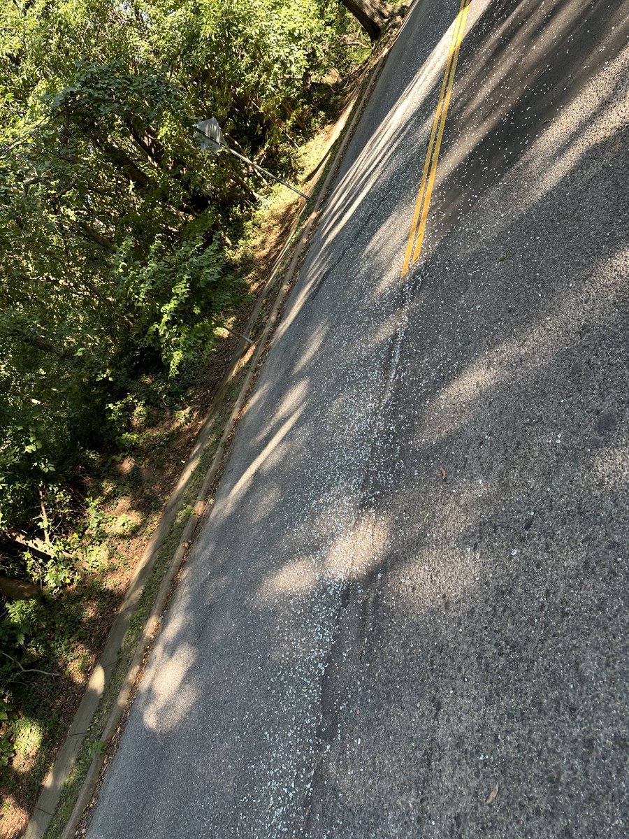 ⁦<a href="/DCDPW/">DC Department of Public Works</a>⁩ ⁦<a href="/DDOTDC/">DDOT DC</a>⁩ entire travel lane covered in enormous amount of broken glass? Is there a way to get it cleaned up? 46th ST NW between Fessenden and River Road