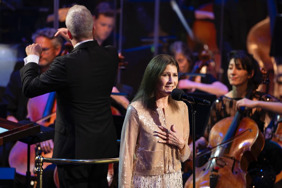 BBC Proms (@bbcproms) on Twitter photo Last night's Prom marked 100 years since the birth of legendary film composer Henry Mancini.
Thank you to all artists including conductor <a href="/eoutwater/">Edwin Outwater</a> & <a href="/BBCCO/">BBC Concert Orchestra</a>, presenter Mel Giedroyc, <a href="/OliverTompsett/">Oliver Tompsett</a> & <a href="/1RachelJohn/">Rachel John</a>, and Henry Mancini’s daughter Monica, who sang ‘Moon River’. Last night's Prom marked 100 years since the birth of legendary film composer Henry Mancini.
Thank you to all artists including conductor <a href="/eoutwater/">Edwin Outwater</a> & <a href="/BBCCO/">BBC Concert Orchestra</a>, presenter Mel Giedroyc, <a href="/OliverTompsett/">Oliver Tompsett</a> & <a href="/1RachelJohn/">Rachel John</a>, and Henry Mancini’s daughter Monica, who sang ‘Moon River’.