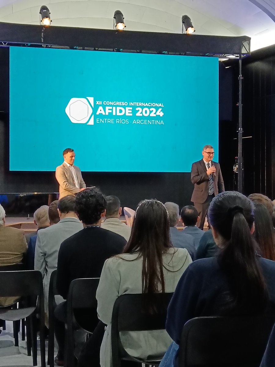 MonicaMolinaB's tweet photo. ¡Emocionadas de ser parte del XII Congreso Internacional AFIDE 2024 en Entre Ríos, Argentina! Presentaremos nuestras investigaciones sobre #Emprendimiento e #Innovación del 3 al 6 de septiembre. ¡Nos vemos allí! 🚀 #AFIDE2024 #EntreRíos #UBEmprende https://t.co/n07jA0kmsm