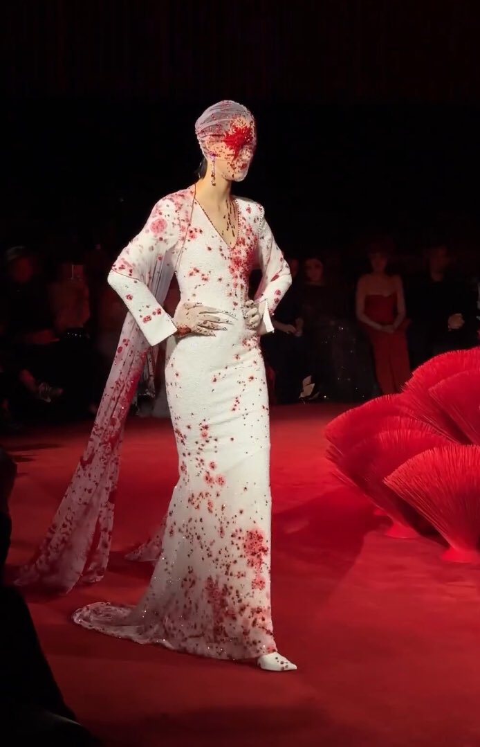 pradapearll's tweet photo. FIRST LOOK AT ROBERT WUN’S COLLECTION 🫶🏼 https://t.co/jiq6tPv4WF