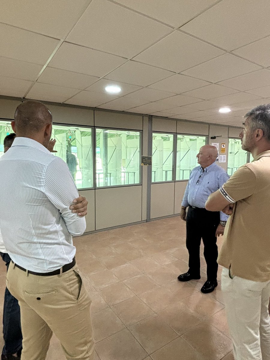 TiroMurcia's tweet photo. 🏅 ¡Gran visita de @Carlos1Perello a nuestras instalaciones! 

Hoy, @carlosperellogaray , visitó nuestras instalaciones para conocer la vuelta a la actividad deportiva y los nuevos proyectos de remodelación de nuestras instalaciones 💪🏽

¡Gracias por el apoyo ! https://t.co/FnRVKYg9Jy