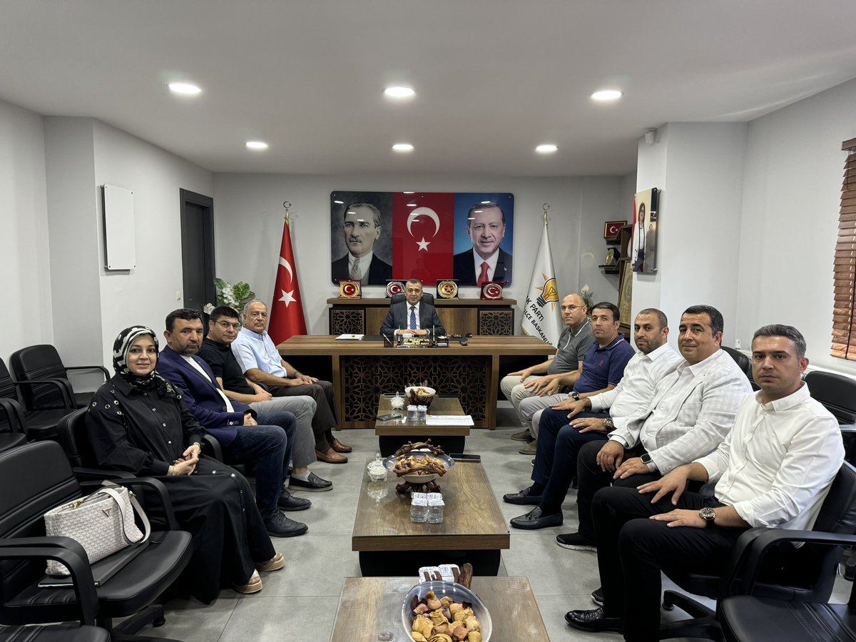 25 Aralık Devlet Hastanesi Başhekimi Op.Dr. Mehmet Emin Türk, Başhekim Yardımcısı Op.Dr. Selim Bülent Cansunar, Destek ve Kalite Hizmetler Müdürü Abdulkadir Erdoğan, İdari ve Mali Hizmetler Müdürü İbrahim Gözüyukarı’yı ilçe başkanlığımızda ağırladık.

Nazik ziyaretleri ve hayırlı