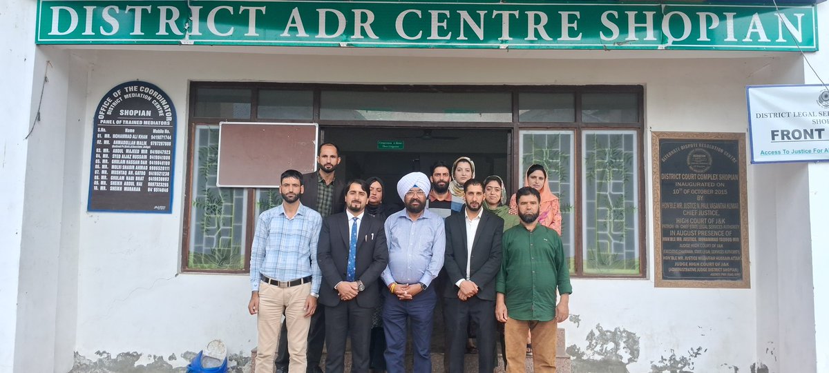 DlsaShopian's tweet image. DLSA #Shopian organised an impressive function today to bid farewell to outgoing Secretary/Sub Judge(DLSA) Shopian #SusheelSingh on his transfer/Promotion as  District Judge.
@QaziIftikhar11 
@DistrictShopian 
@GlobalKashmir_