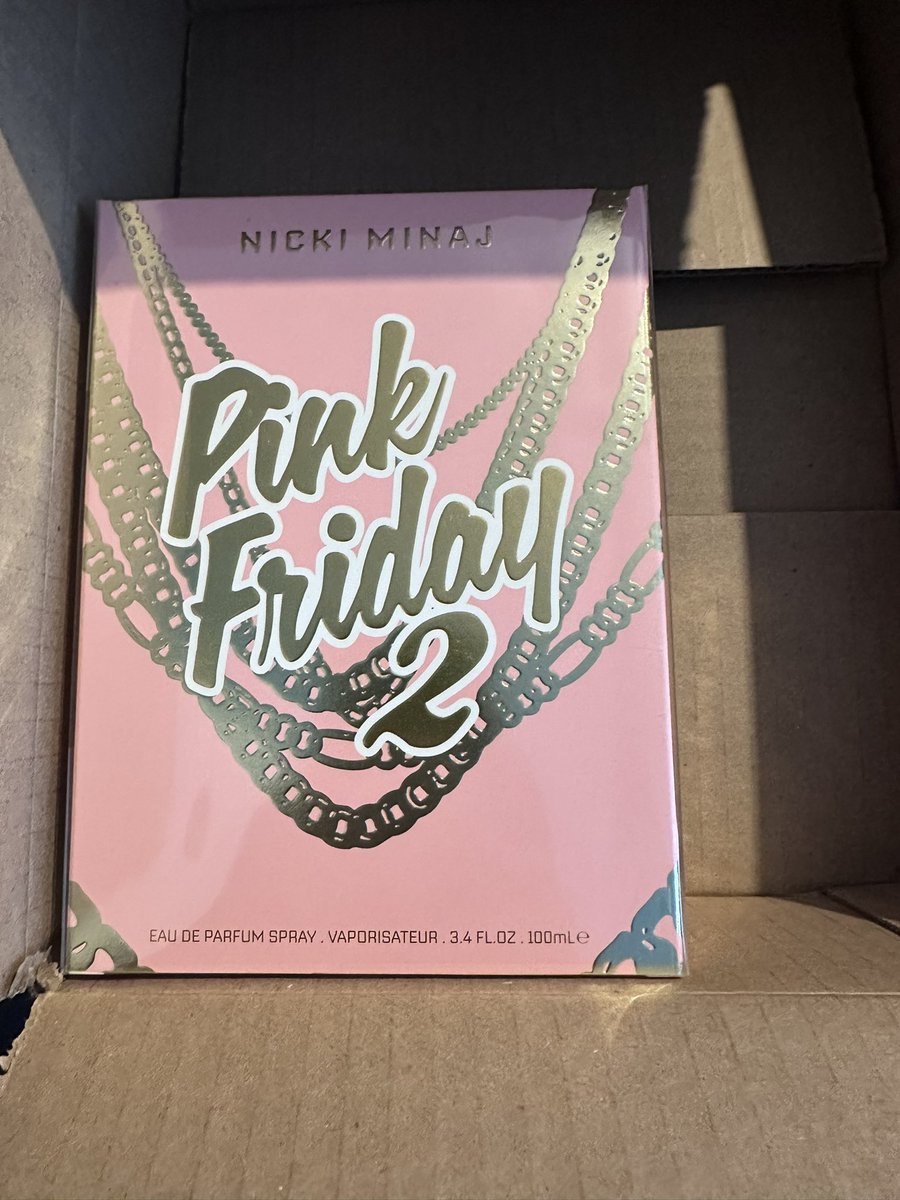barbarkive's tweet image. look what just came in the post from @NICKIMINAJ ♥️ #PinkFriday2Perfume can’t wait to wear it to the #GagCityReloaded on the 21st #NickiTrivia @celebslovenicki