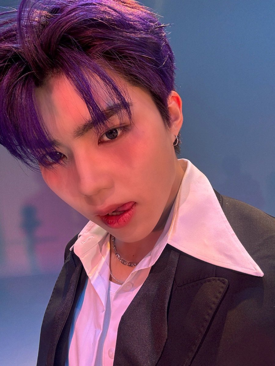 ZB1_official's tweet photo. _💌

제로즈! 활동 한주의 마지막을 트로피와 함께 할 수 있어서 너무 기분이 좋았어요 남은 활동과 열심히 준비 중인 투어도 많이 기대해 주고 언제나 제로즈가 우릴 사랑해 주는 만큼 나도 제로베이스원도 몇 배로 더 노력해서 돌려줄게요 사랑해요 💙💙🌹

#PARKGUNWOOK #박건욱
#ZEROBASEONE #ZB1 #제로베이스원