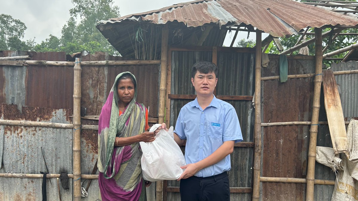 CSCECBDNEWS's tweet photo. Recently, CSCEC Bangladesh carried out a charity fundraising activity to offer love to local employees who suffered losses in the floods in Bangladesh.#CSCEC https://t.co/RtQp3N9jfb