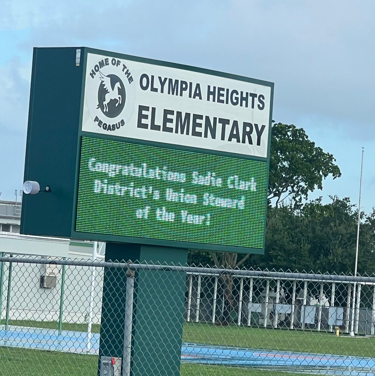 UTD_AFT1974's tweet photo. Congratulations to Ms. Sadie Clark, UTD’s 2024 Steward of the Year! She upholds the best values of unionism and public education every single day. And thanks to Olympia Heights Elementary for recognizing her achievement.
#UTDStrong https://t.co/M9cQKCl6Dy