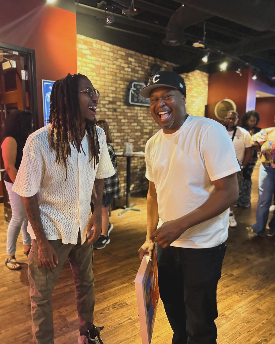 HakimsArtNStuff's tweet image. Got to see one of my heroes Uncle @roywoodjr kill it on stage and give him some art!