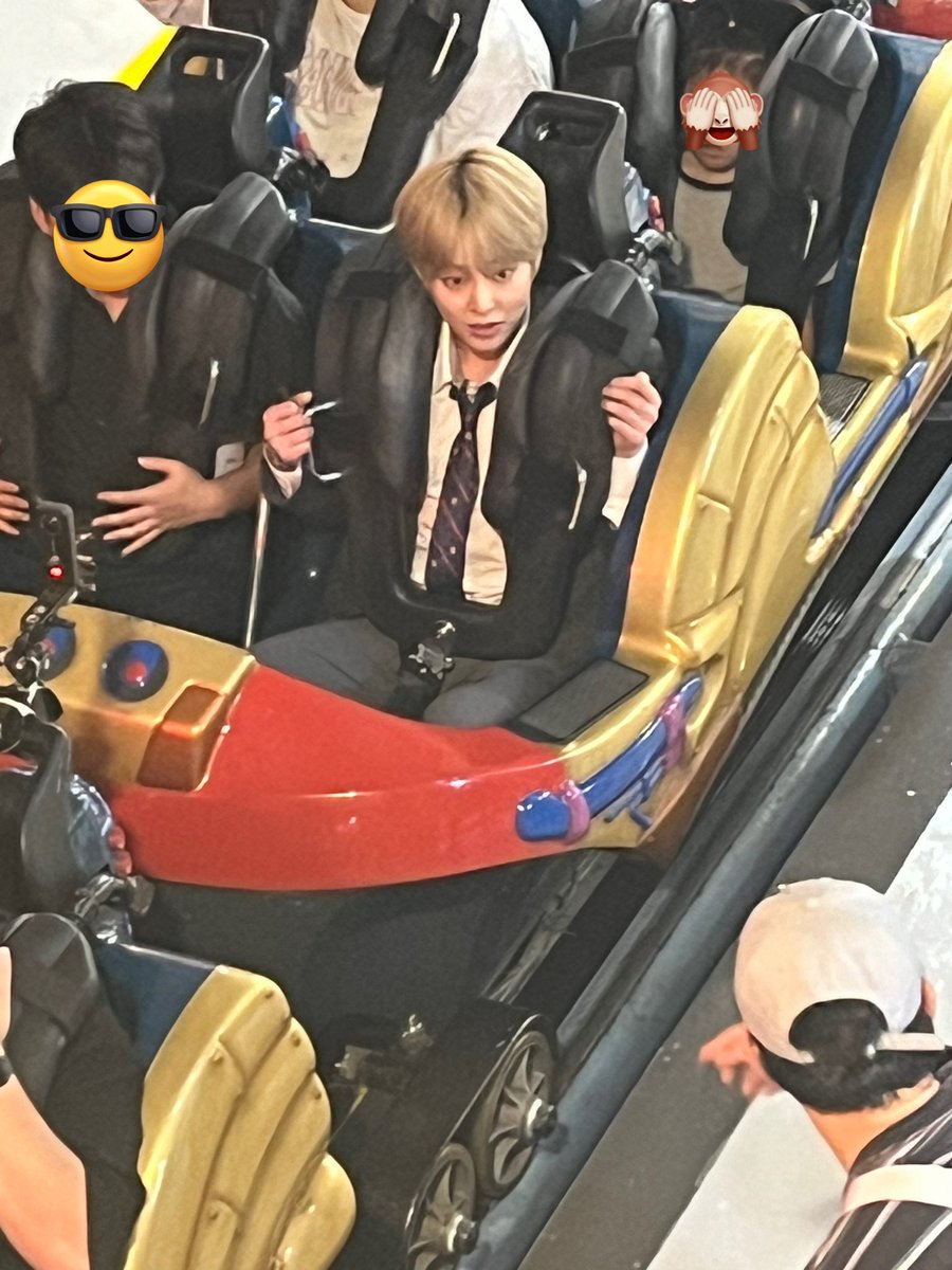 롯데월드에 시우민 떳드라 연옌은 이목구비부터 다름