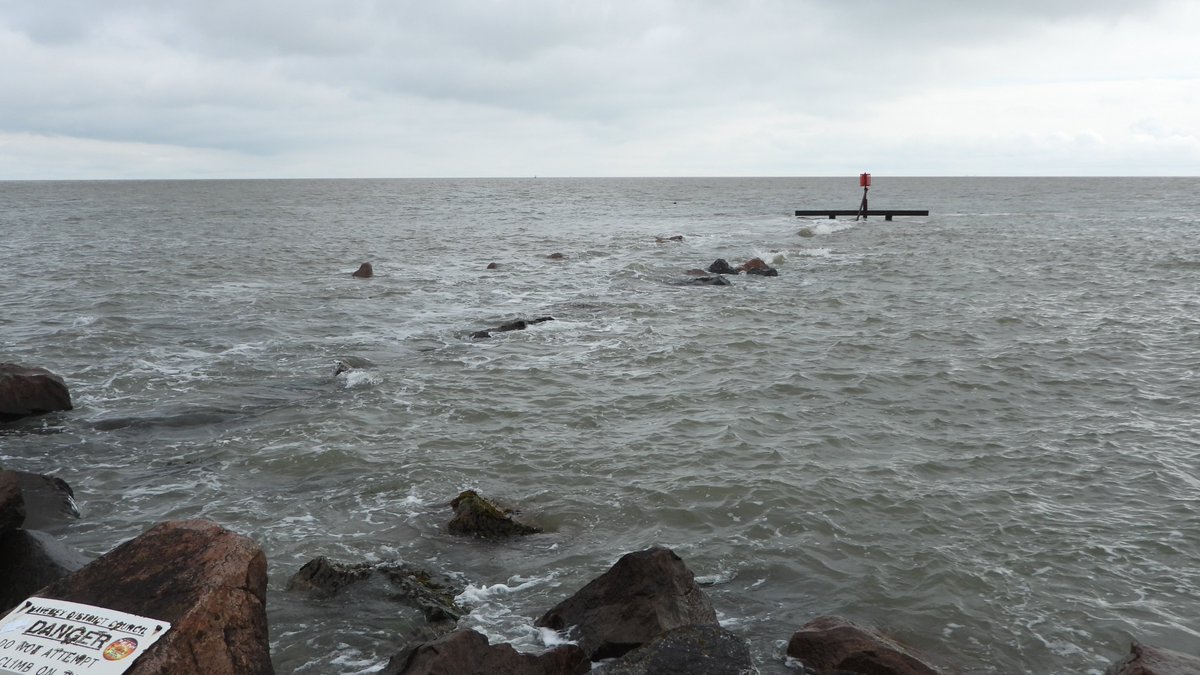 seuneke's tweet photo. This mornings walk along the seawall.
#Lowestoft
#Nesspoint
#Lowestoftness https://t.co/UtyTmCTDqe