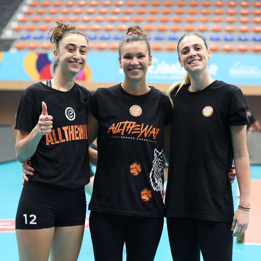 DeepSetVolleyTR's tweet photo. Beyza Arıcı takıma katıldı https://t.co/cMl1N9eGQE