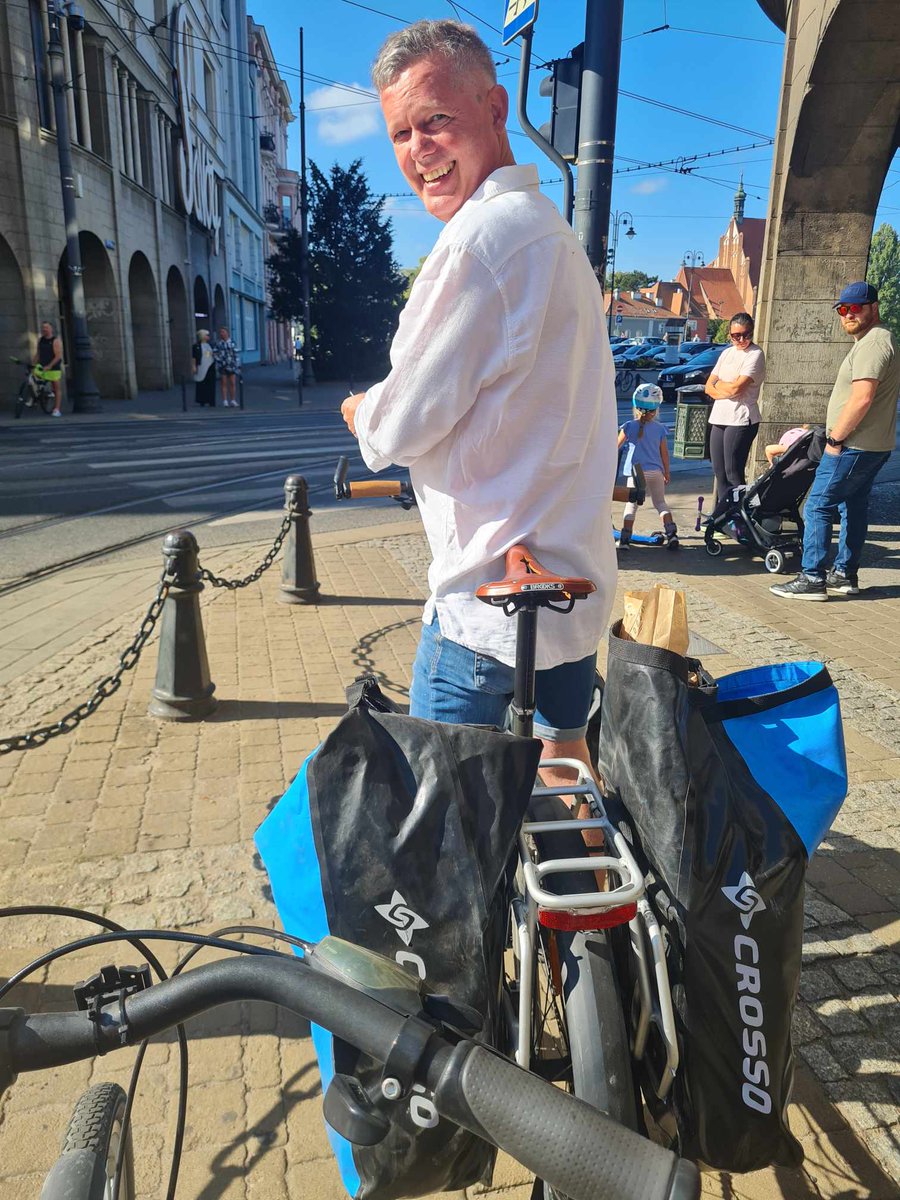 Co za niedziela! Piknik dla 20 gości, 25 smakołyków i picie spakowane w 5 sakw na 2 rowery. Wyspa Młyńska była idealnym miejscem. Wspaniałe godziny spędzone z przyjaciółmi przy super pogodzie. Najlepsza impreza urodzinowa!