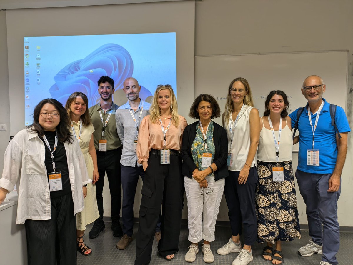 At #ECER2024 a two-part panel examined the global reform wave in education, focusing on School-Autonomy-with-Accountability (SAWA). The presenters analyzed political coalitions, policy features, and national adaptations over 30 years through a transnational lens. Long thread👇🧵