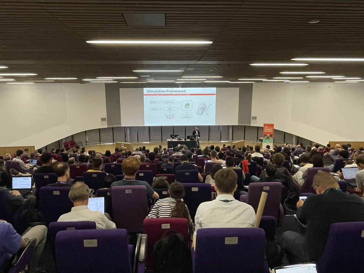 Conference on Complex Systems (@confcompsys) on Twitter photo All eyes on <a href="/lucpappalard/">Luca Pappalardo</a> as he discusses the effect of navigation apps on traffic in cities. All eyes on <a href="/lucpappalard/">Luca Pappalardo</a> as he discusses the effect of navigation apps on traffic in cities.