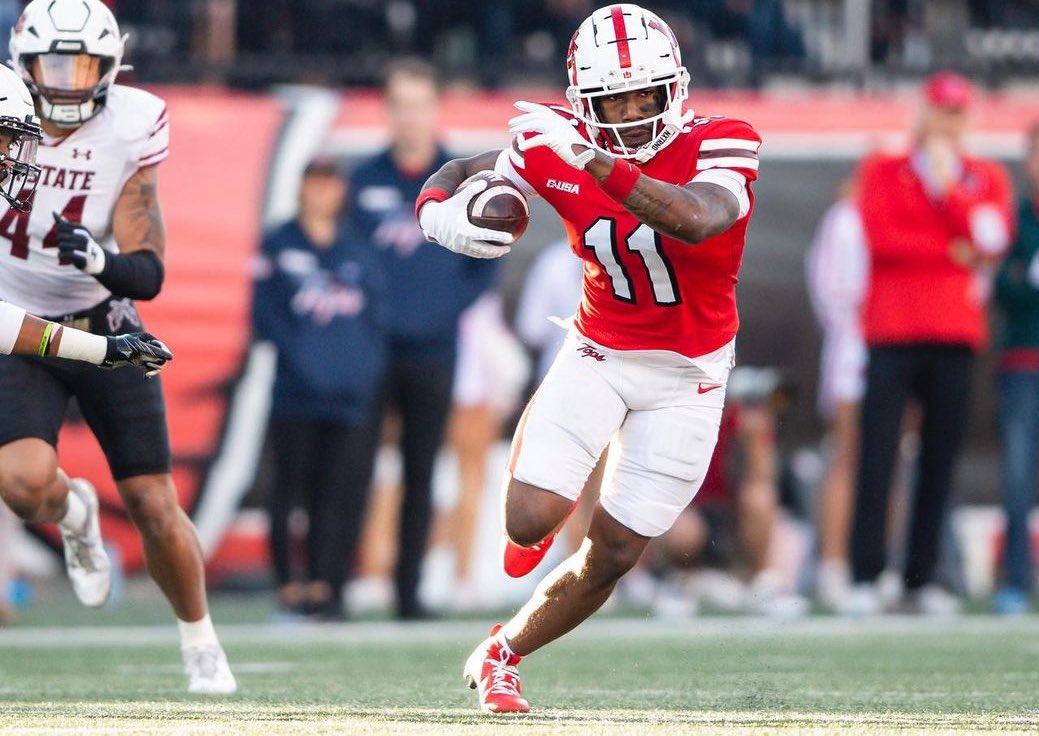 1uhron_'s tweet photo. #ATGT Proud to announce my first D1 Offer from Western Kentucky University @mb_3three @CoachThurm87 @WKUFootball https://t.co/4LUoJj7D0m