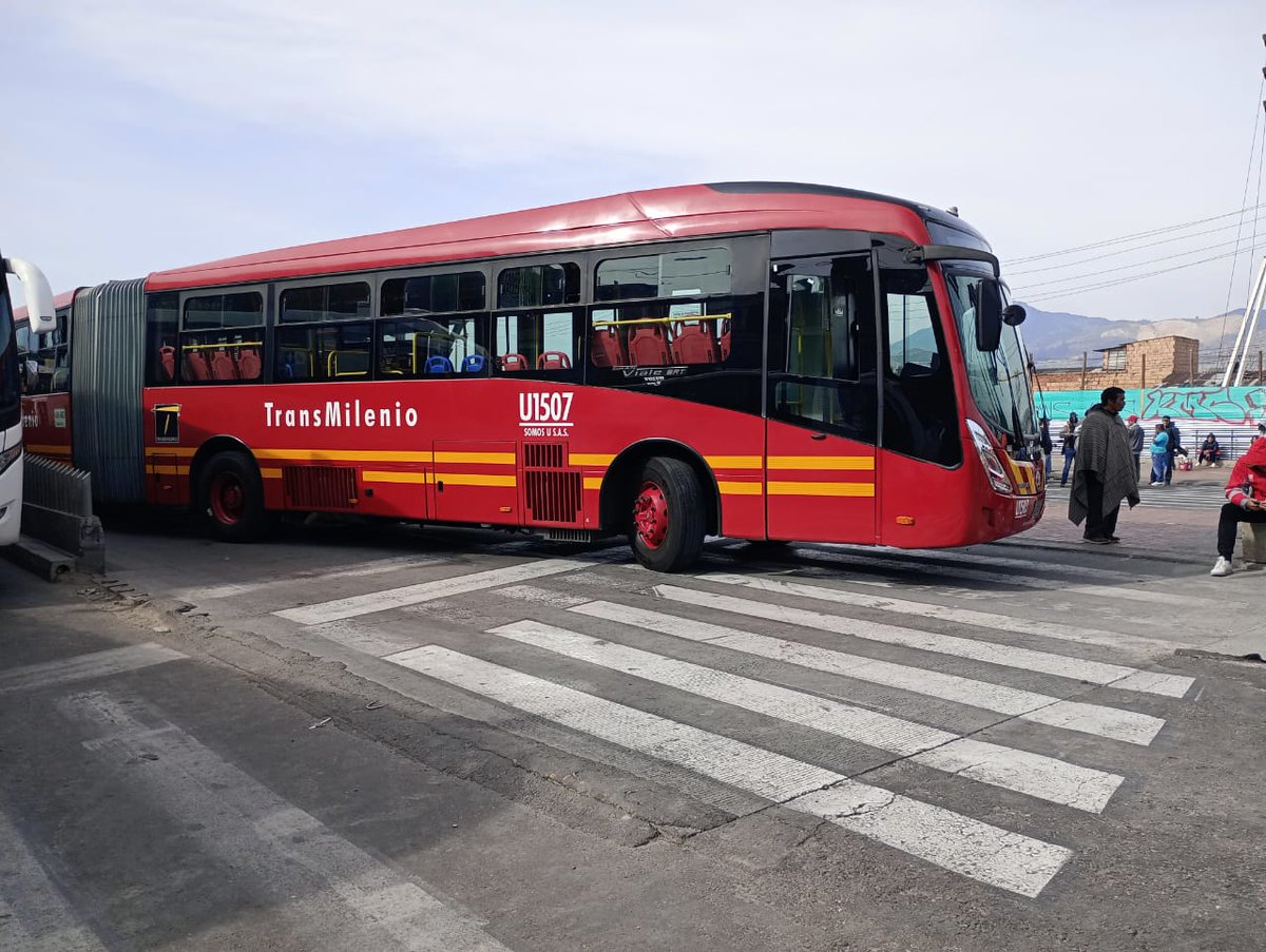 hctrjlio's tweet photo. @transmisitp @sitpbogota @sitpbogotadc @Bogota 
No quiero pensar que la dificultad en la movilidad en Bogotá esté siendo producida por empresas del servicio de transporte masivo. Me resisto a creer que ellos sean los que están bloqueando las vías. https://t.co/yUp2cSuEor