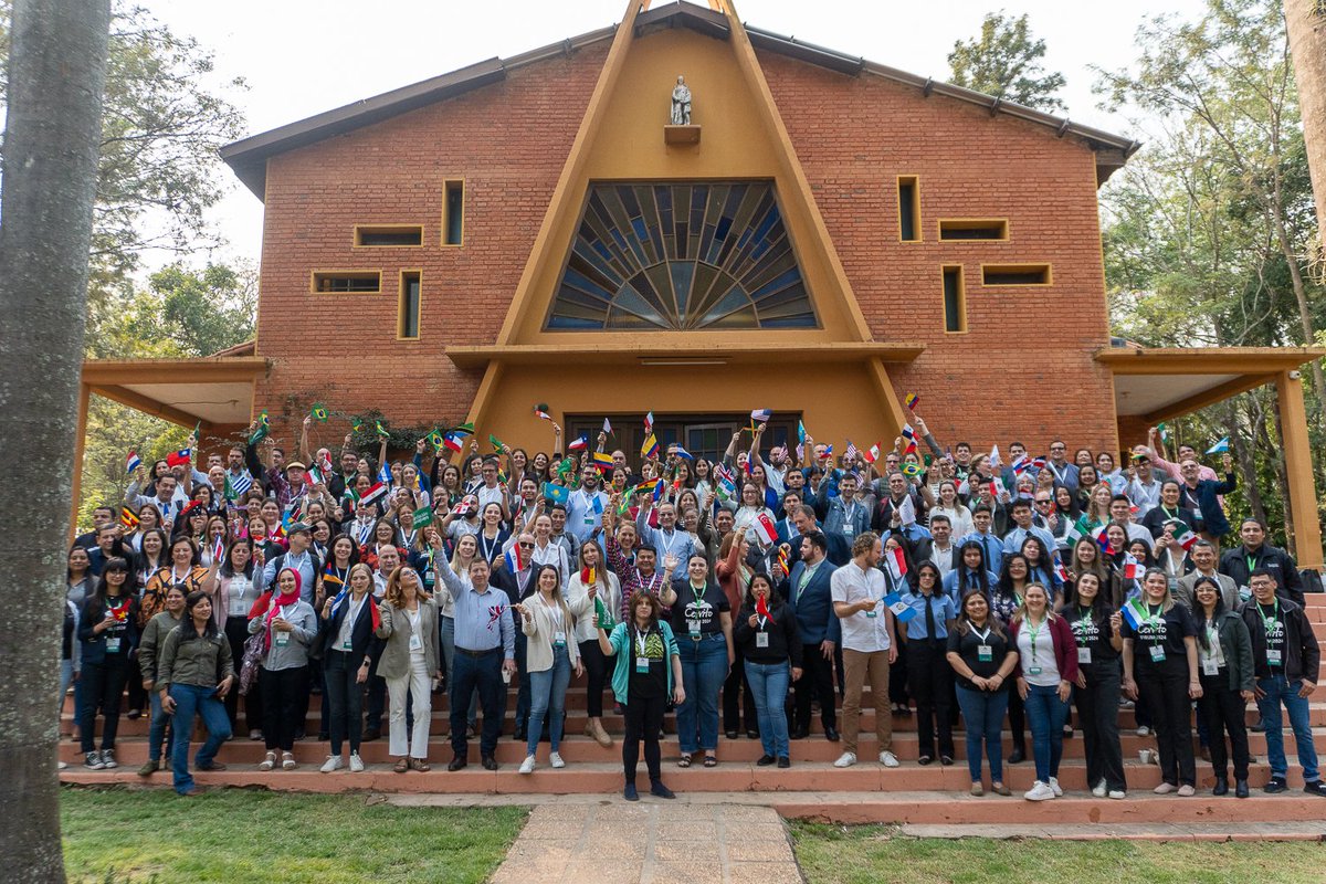 fundaparaguaya's tweet photo. ¡Hoy arranca #CerritoForum2024! 🙌🏻 🚀

💡 Desde hace 5 años impulsamos este evento para intercambiar ideas y estrategias para eliminar la pobreza en Paraguay y el mundo. 🌎

🔗 El link de acceso al evento, te enviamos al correo con el que te registraste.

🔴 También podés seguir en vivo desde nuestras cuentas de Facebook y Youtube.

#EmpoderandoParaUnFuturoSostenible