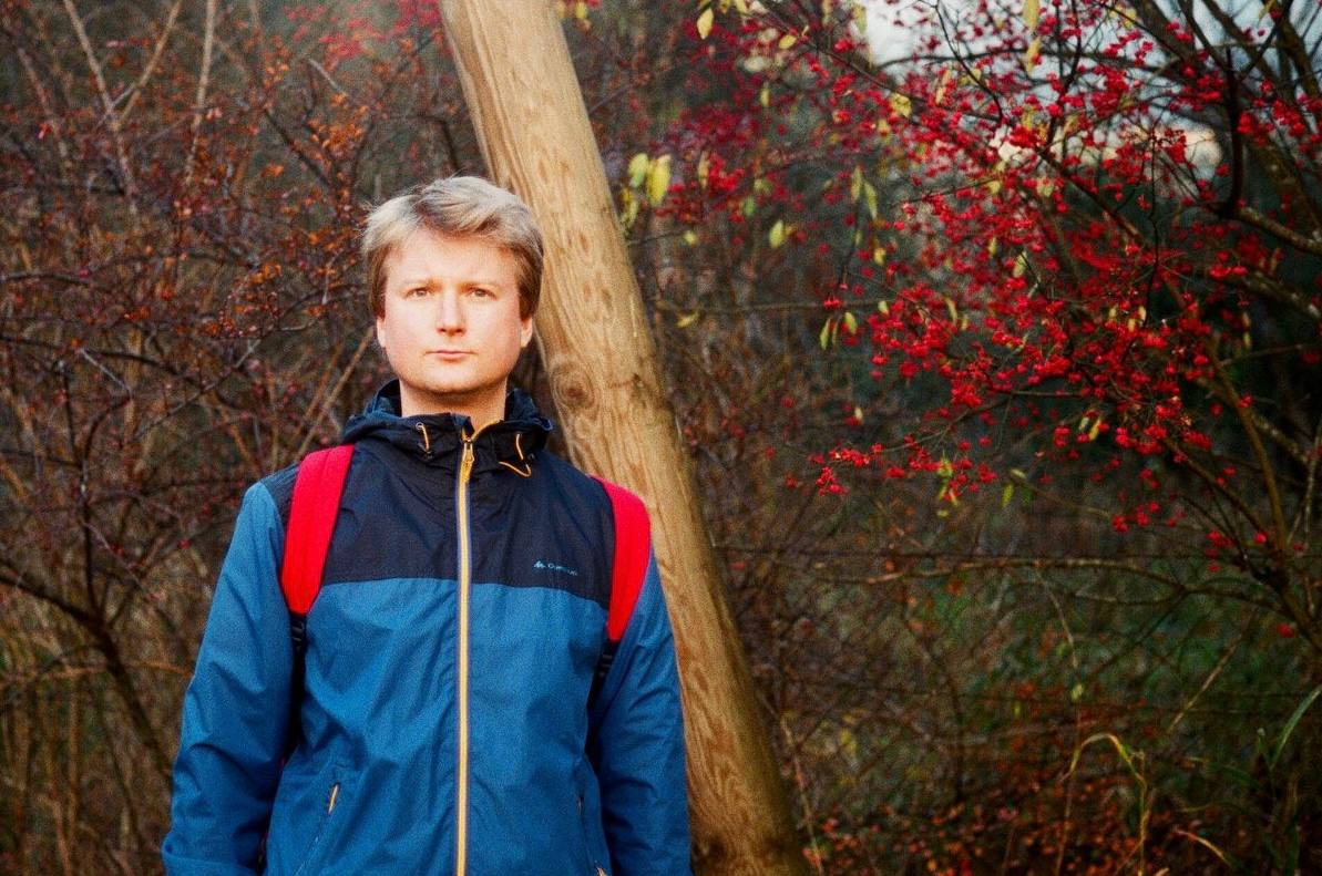 Привет, это Егор Сковорода. Десятилетие «Медиазоны» — легитимный повод вспомнить, как она началась. И почему жить на донаты от читателей — самый честный способ существования для нас.

Началась «Медиазона» для меня с победы Майдана в Украине. Тогда у нас было издание «Русская