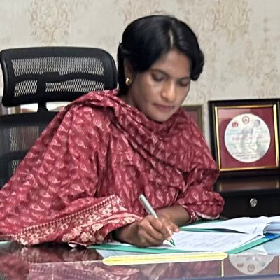 ChekrishnaCk's tweet photo. KPSC ಗೆ ಮರಳಿ ಈ ಇಬ್ಬರಲ್ಲಿ ಒಬ್ಬರನ್ನು ಮರು ನೇಮಕ ಮಾಡಬೇಕು. 

Repost if you agree. 

@BBMPSplHealth  
@KSLathaKumari1 
#Bringthemback https://t.co/i5NuHzFN4j