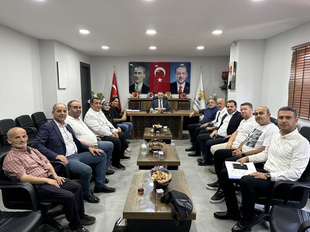 AK Parti Kurucu Yönetim Kurulu Üyemiz Sn Mustafa Bozbahçe ve Sn Ali Haydar Kanatlı; Başkanımız Sn <a href="/ismailguler027/">İsmail Güler</a>’e hayırlı olsun ziyaretinde bulundu.

Nazik ziyaretleri ve hayırlı olsun dilekleri için kendilerine teşekkür ederiz.