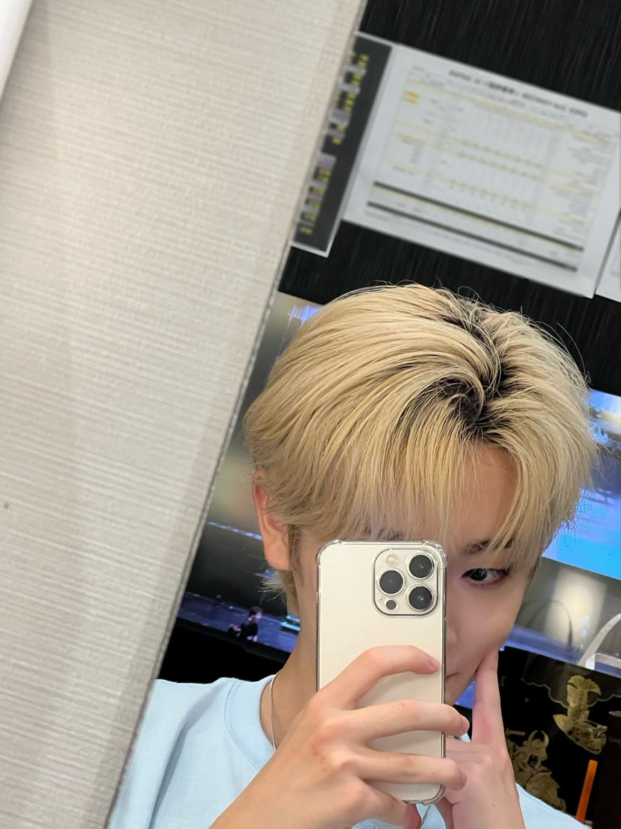 행복했던 YOUTH DAYS 끝!
하지만 우리의 청춘은 끝나지 않았다!🍀🌿🌱☘️

#EPEX #이펙스 #KEUM #금동현 #クムドンヒョン #금동이 #제니스내거