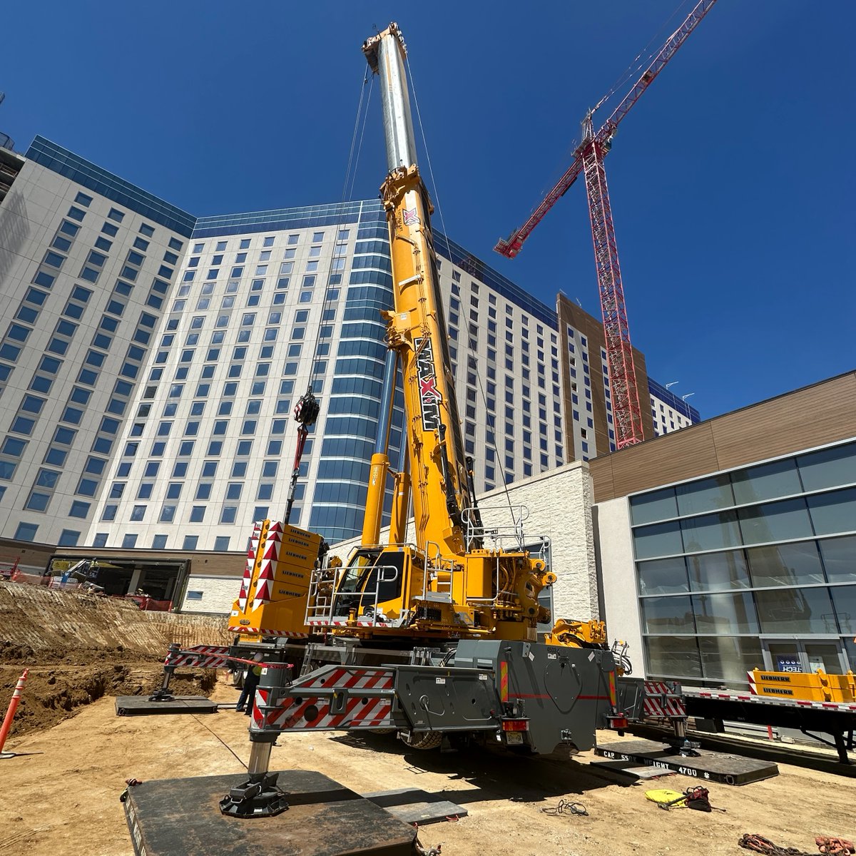 Maxim Crane Works tweet media