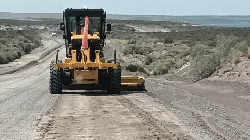📍#ElDoradillo  "Por suerte ya pasaron las bajas T° y podemos acelerar el trabajo. Hoy estamos en un 60% de avance de obra. Son 12km en total y todo el movimiento de suelo está hecho", Hernán Tórtola , <a href="/AVPchubutok/">Administración de Vialidad Provincial</a>, en @CadenaTiempo📷