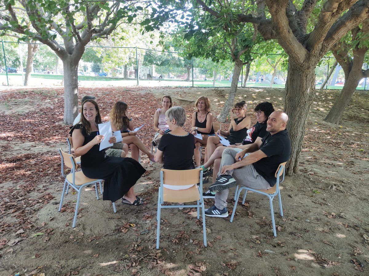InstitutSantPol's tweet photo. Setembre ja és a aqui i hem iniciat un nou curs. Dia d’acollida, rebuda i donar lloc a totes les persones q formaran part del centre. A Sant Pol hem dedicat un temps a aquesta acollida i ho hem fet tot jugant, rient, competint, col·laborant, i coneixent i coneixent-nos,... https://t.co/ki9xiX1W3k