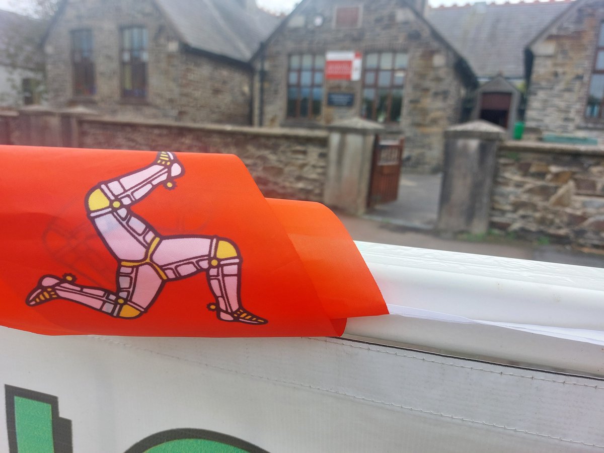 bunscoill's tweet photo. Beemayd back ec scoill mairagh. Aboo!
#manx #gaelg #gaelic #isleofman https://t.co/8TpvlhYWjU