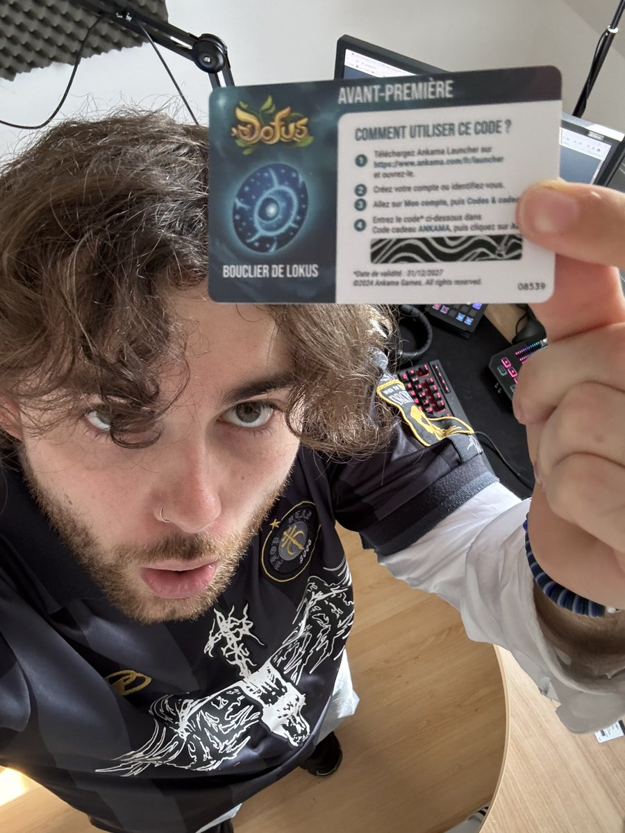 Feralskov's tweet image. CONCOURS ANKAMA CONVENTION RT + FOLLOW PR gagner CE BOUCLIER DE LOKUS LÉGENDAIRE 🤩🤩⚔️⚔️