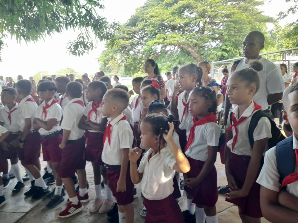 MaritzaDelrio65's tweet photo. Por un curso escolar 📓📕 2024 -2025 de #Calidad , incluso y equitativo.
@dmeguama 
@dpestgo 
@CubaMined https://t.co/zAOKdQVoKc