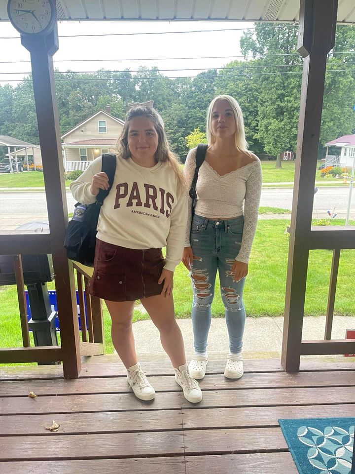 Celebrating the first day of high school with the Scully girls!

Are your kids heading back to school? Message us with photos to be featured!

#OurDriversMakeTheDifference #GypsumFamily #GypsumExpress #TeamRed