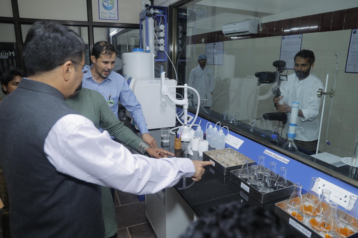 hirajamatia4's tweet image. The Banas Save Soil FPO is a monumental step towards soil revitalization in Gujarat. Proud momfnt for all of us🙏Congratulations! 🌱 #BanasSaveSoil 🌱 #SoilTestingLab🌱