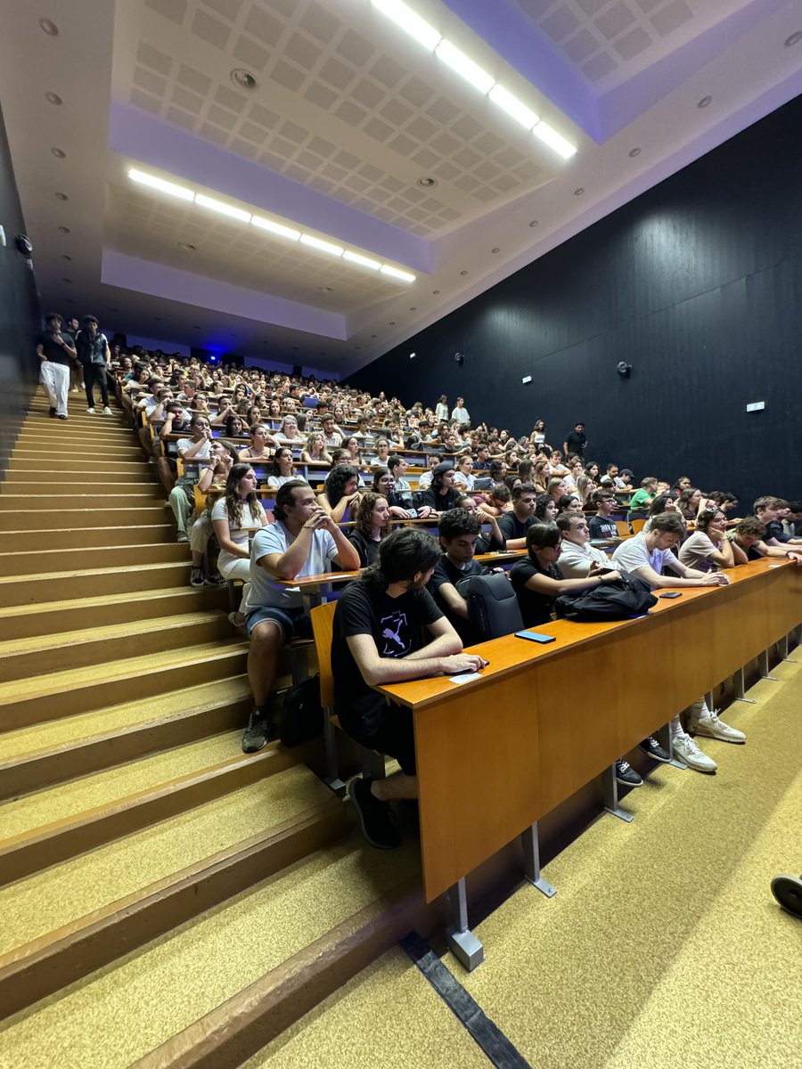 UnivCorse's tweet photo. Ce mardi 3 septembre ont eu lieu les rentrées des licences et Masters 2 de la Faculté des Sciences, des LAS et PASS de l'Institut Universitaire de Santé et du nouveau Master Monnaie Banque, Finance et Assurance de @IAE_Corse !

Bienvenue aux nouveaux étudiants ! 🎉 https://t.co/YCQyT0Z0e2