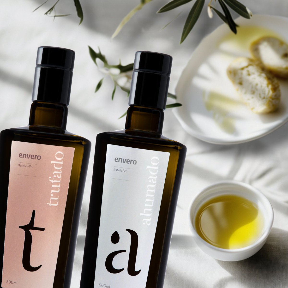 Para aquellos que buscan llevar la experiencia de mojar pan en aceite al siguiente nivel, el #aove aromatizado ofrecen una oportunidad para experimentar con sabores adicionales que transforman la degustación 🌿😋 Descubre nuestras recomendaciones 👉 goo.su/XlJF706