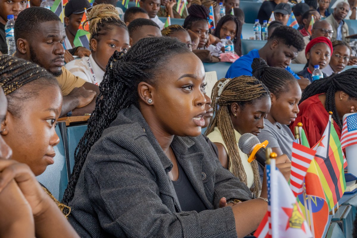 Students, Diplomats Unpack Public Diplomacy in a Rapidly Digitalising Dispensation:
read more: aunews.africau.edu/students-diplo…