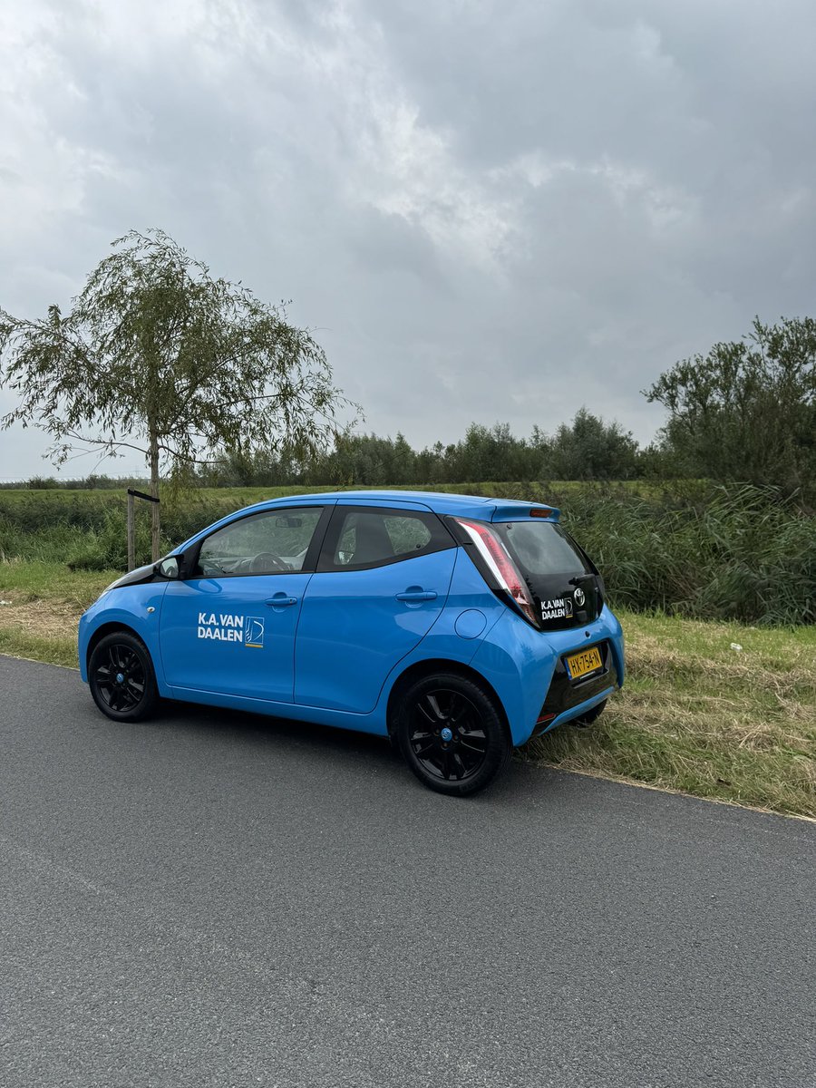 Onze week is goed begonnen 🔥
 
Gister zijn er 2 nieuwe medewerkers gestart.
Arjan draait op onze #Wacker Neuson mobiele 10 tonner en Nik gaat werken en leren voor #vakman #GWW.
Van harte welkom bij Team K.A van Daalen💙 mannen!
Daarnaast hebben we nog een gave wagen bij 🚙