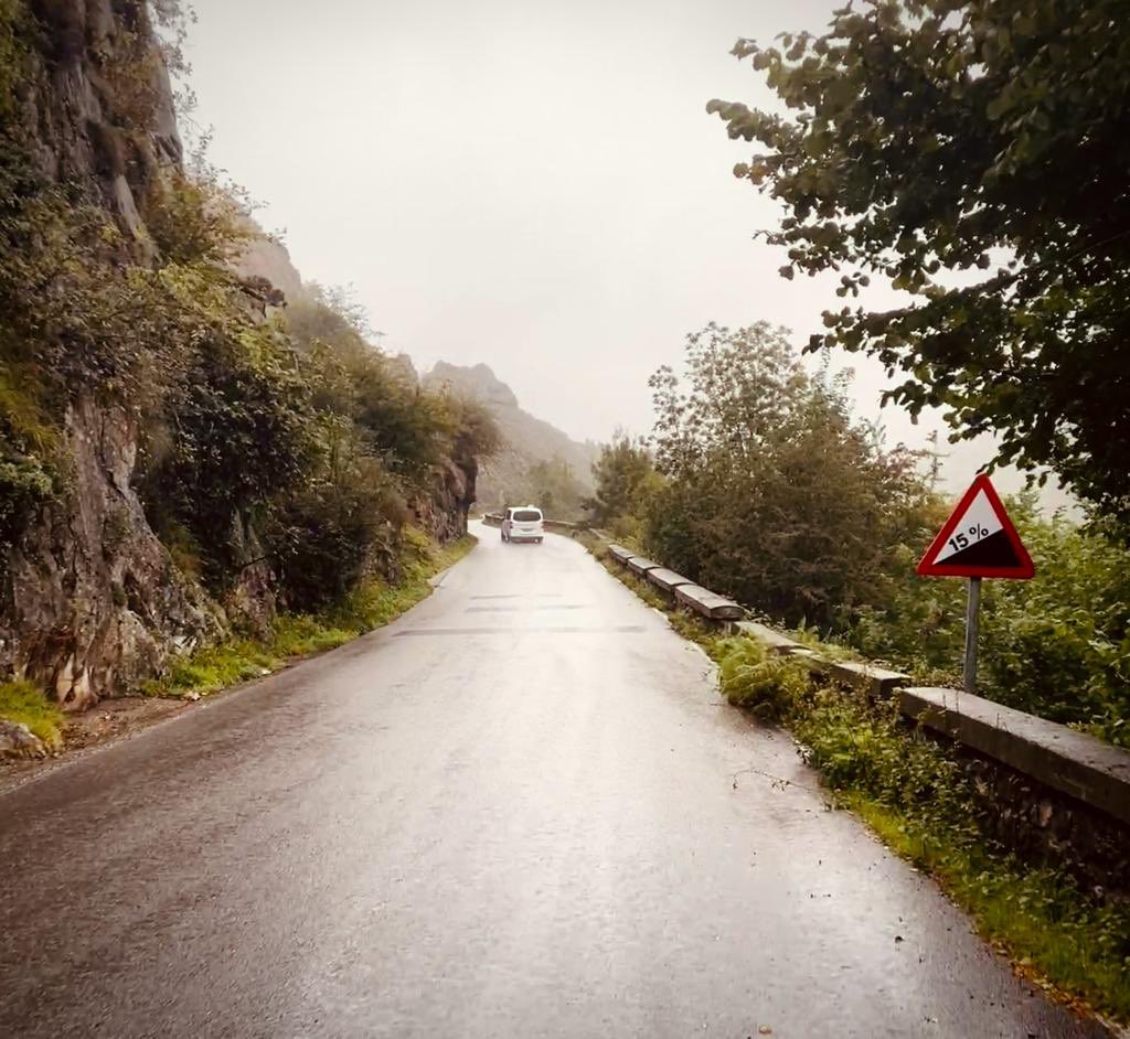 #VueltaRTVE3s <a href="/pedrodelgadoweb/">Pedro Delgado</a> Mantener las Diferencias??.Todavía nos queda los Lagos. con rampas del 15%.