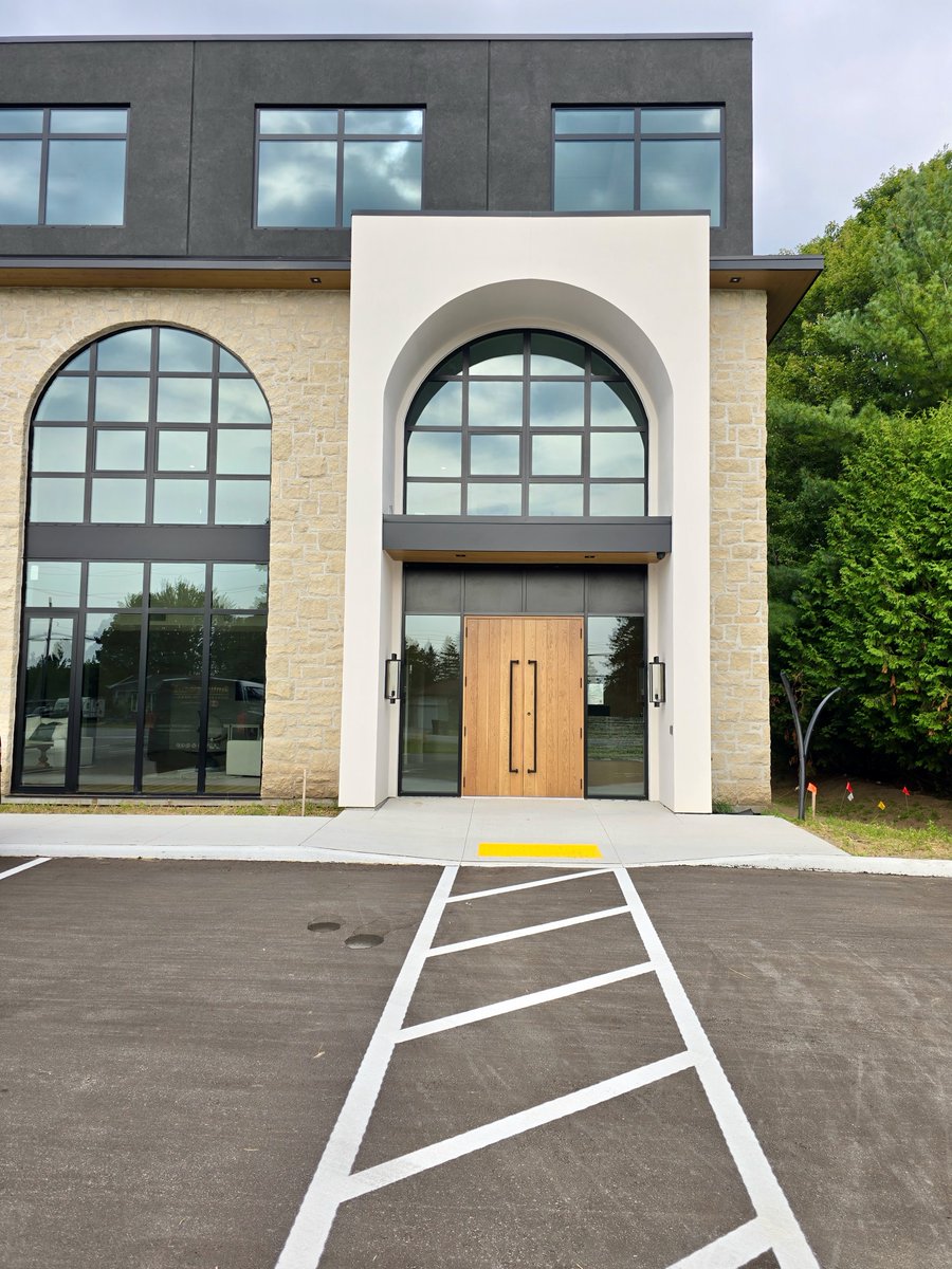 AmberwoodDoors's tweet image. Gorgeous @MadisonTDesign Firm features 2 stunning *SOLID* Flat Sawn #whiteoak @AmberwoodDoors #doors with Maibec Sunkissed Beige stain &amp;amp; #doorpulls with Mortise deadbolt in flat Black!
Contact amberwooddoors.com today! 416-213-8007
🇨🇦&amp;amp;🇺🇸Shipping
#doorsofdistinction #doors