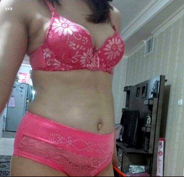 Karım bu gece nedense çok şehvetli evimze gelmek isteyenler cevap göndersin bize?