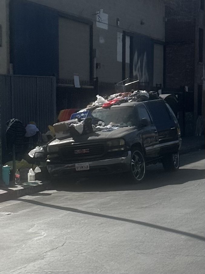 passonbass's tweet photo. how is this allowed even in #skidrow #LosAngeles. as a resident of skid row i see how the city allows the homeless to live by their own set of rules. wake up @MayorOfLA https://t.co/VoFwehb8Dl