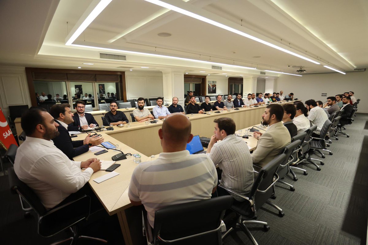 Alnı öpülesi kardeşlerimiz, zalimin üstüne yürüyen yiğit erler, davamızın motoru, gözbebeğimizdir onlar…

İlçe Gençlik Kolları Başkanlarımız ile buluştuk. 

Çok kıymetli kardeşlerime çalışmalarında başarılar diliyorum.